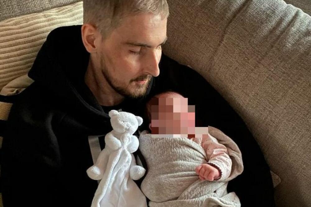 SUPRUGA PREMINULOG GOLMANA SLOMLJENA OD BOLA: Ispunio je najveću želju, pa IZDAHNUO... (FOTO)