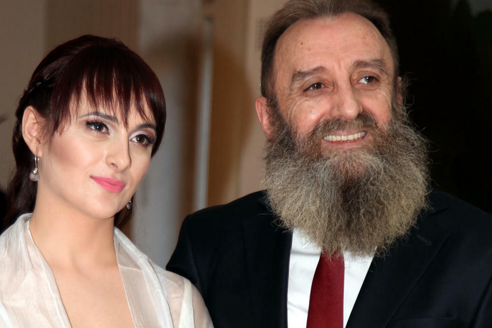 SRPSKI POLITIČAR (67) ZAVEO 36 GODINA MLAĐU I ČEKA DETE S NJOM: Bićete u NEVERICI zbog 1 detalja, DA LI JE REALNO?!