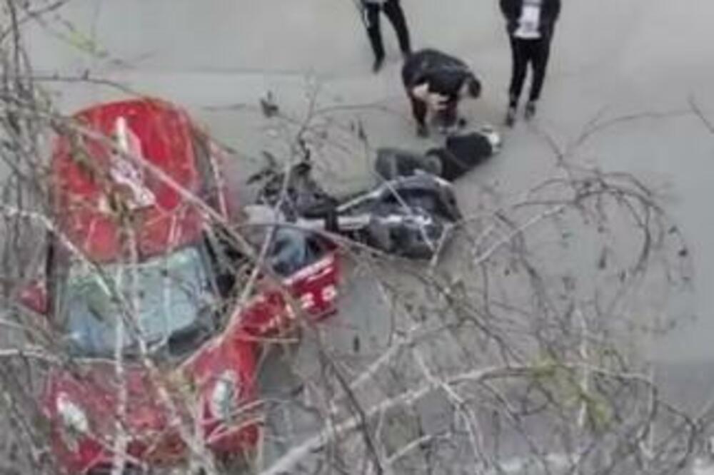 MOTOCIKLISTA LEŽI NA ZEMLJI! Strašan prizor snimljen u Novom Sadu (UZNEMIRUJUĆI VIDEO)