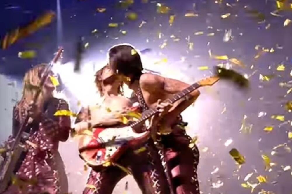 SVI SU SUMNJALI DA JE GEJ, VIŠE NIŠTA NE MOŽE DA SE OSPORI: Uhvaćen Damiano David, dodiruju se jezicima i AKCIJAJU!