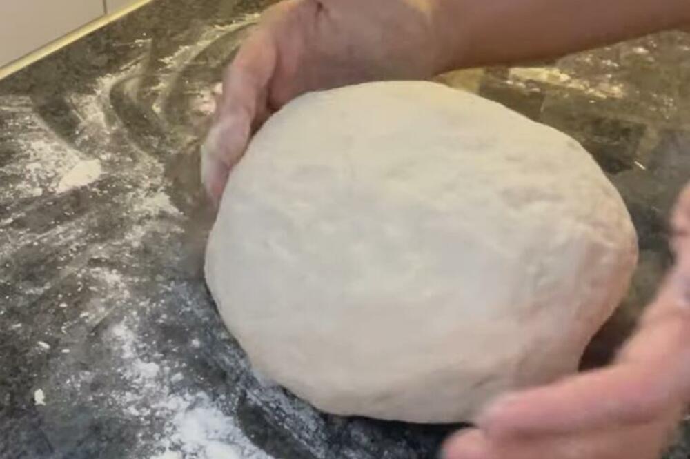 TRIK ZA NAJMEKŠU BOSANSKU POGAČU KOJU STE JELI! Tradicionalni stari recept iskusnih (VIDEO)