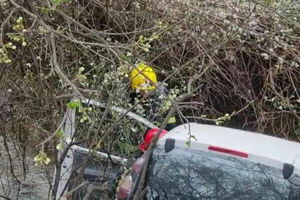 TEŠKA NESREĆA U KOVINU! Četvoro povređenih u sudaru