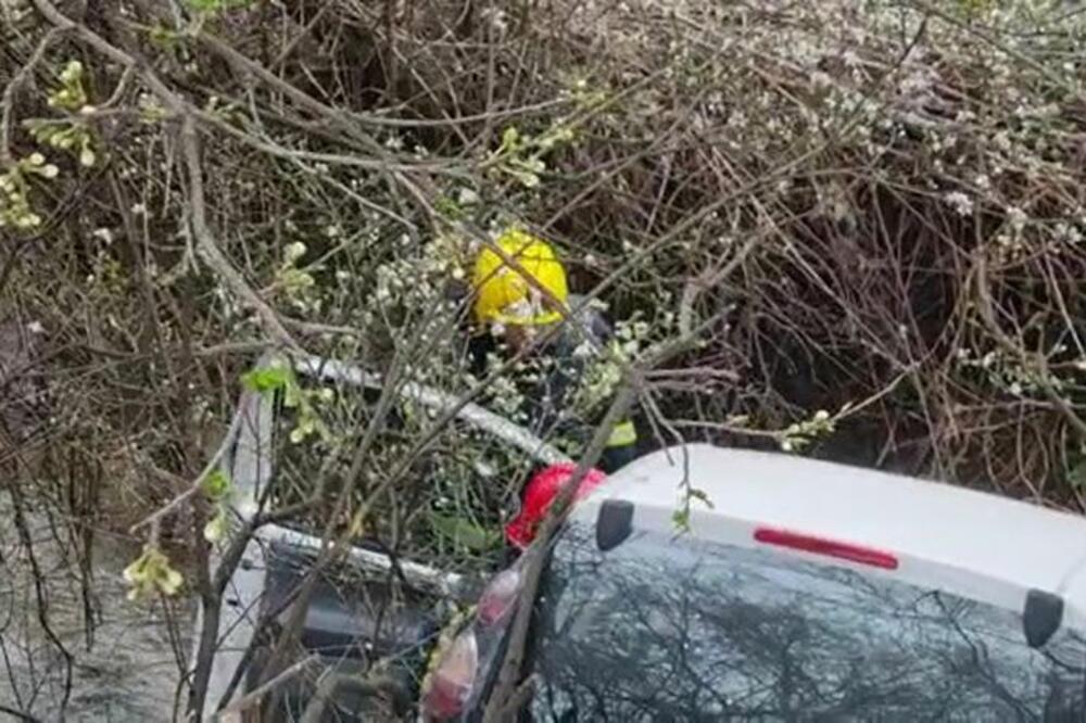 TEŠKA NESREĆA U KOVINU! Četvoro povređenih u sudaru