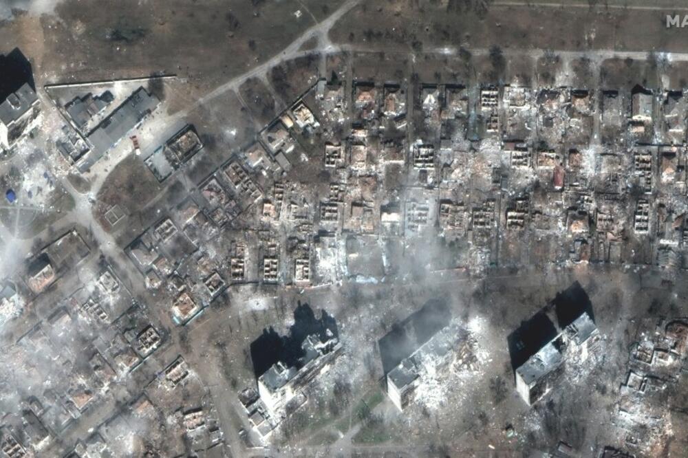 MARIUPOLJ RAZOREN: Čitavi BLOKOVI u centru grada POTPUNO UNIŠTENI, satelitske slike prikazuju JEZIV PRIZOR! (FOTO)