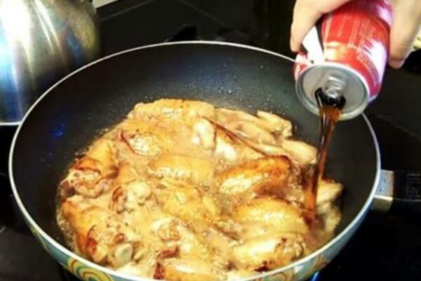 ŠTA SE DESI KADA ISTRESETE KOKA KOLU NA PILETINU? Ovakav ŠOK SE NE PAMTI, NEREALNO