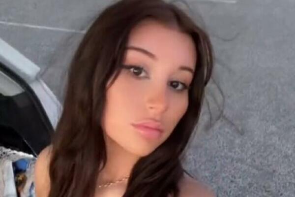 INFLUENSERKA POZIRALA U BIKINIJU, NIJE SLUTILA DA ĆE SE I OVO OTKRITI: Nastao SKANDAL kada su svi VIDELI (VIDEO)