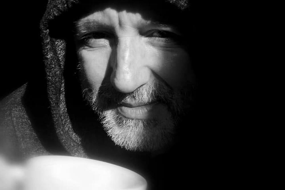 OVO MU JE SADAŠNJA SUPRUGA! Pesma je proizašla iz tuge: Folk pevač za Espreso otkrio da li pati za bivšom! (FOTO)