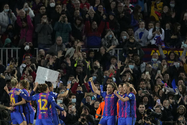 PAO REKORD NA "KAMP NOUU"! Barselona demolirala Real pred više od 90.000 navijača! (FOTO)