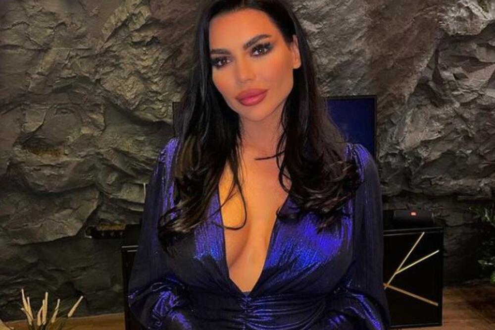 HELENA TOPALOVIĆ SKINULA GOTOVO SVE SA SEBE PA OSTALA U ULTRA USKIM TRAČICIMA: Ovo je NAJVRELIJA fotka do sada!