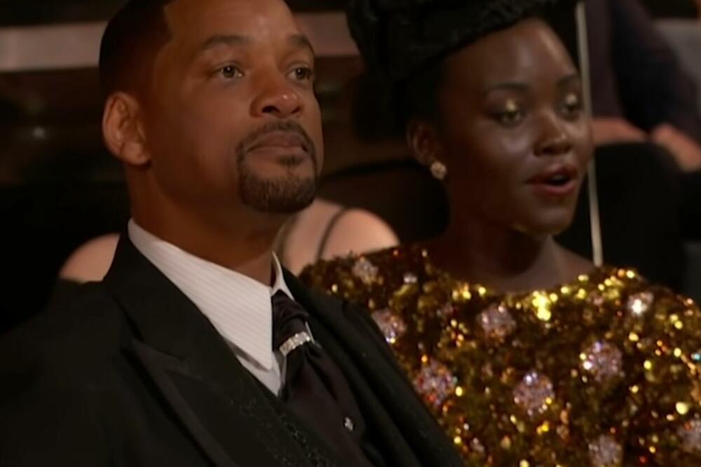 SNIMAK IZ DRUGOG UGLA: Evo kako je zaista reagovala Smitova ŽENA na opaljeni šamar (VIDEO)