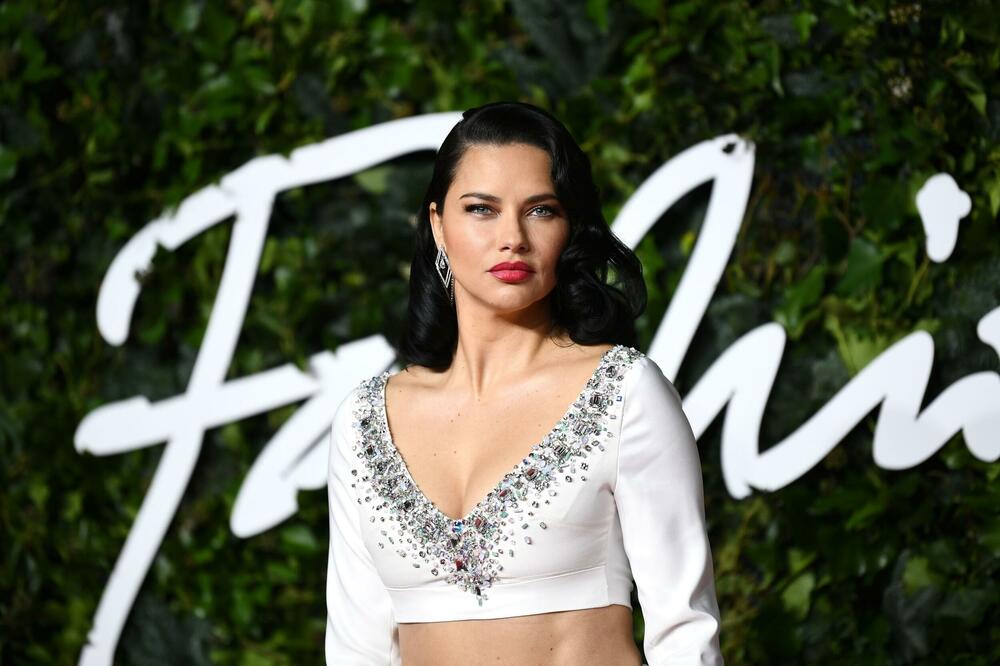 SVI U NEVERICI ZBOG ADRIANE LIME! Niko ne može da veruje šta se dešava, OVO JE STVARNO ONA?! (FOTO)