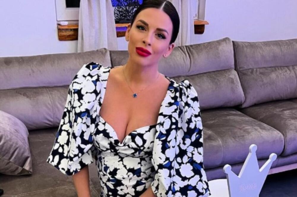 PREPOLOVILA SE! Ana Sević tri meseca nakon porođaja iznenadila izgledom!