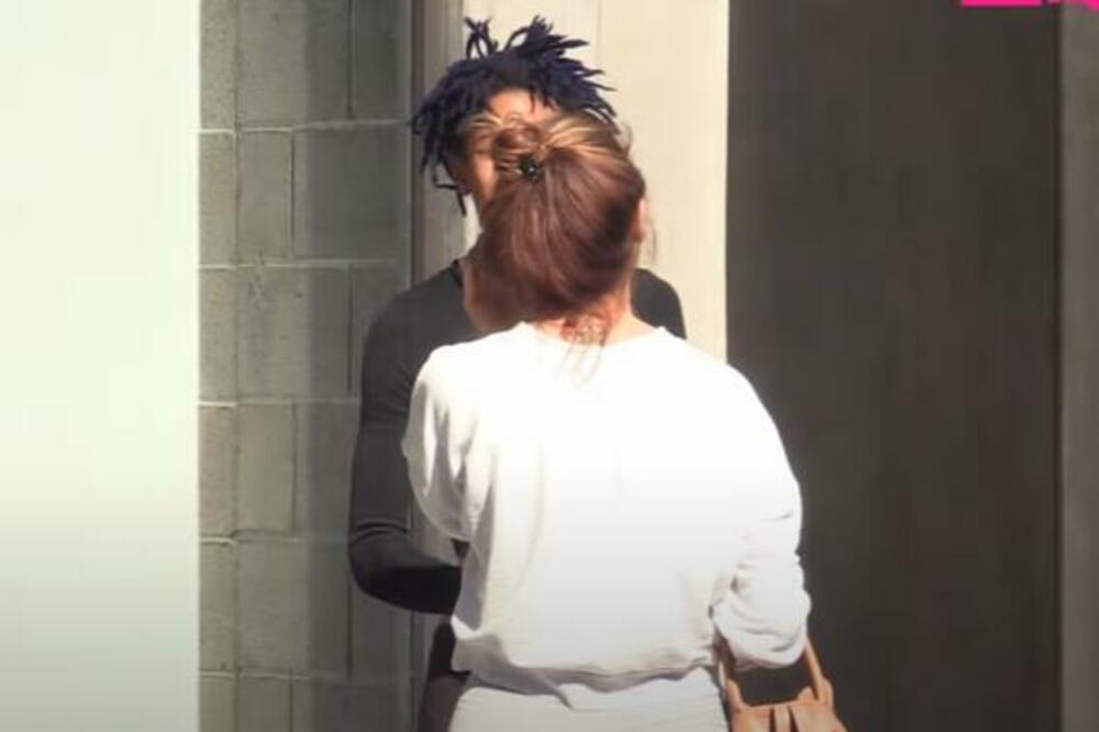 ISPLIVALA LEZBO AKCIJA ĆERKE POZNATOG GLUMCA: Davile se pa onda i STRASNO LJUBILE, BLUD i RAZVRAT! (FOTO)