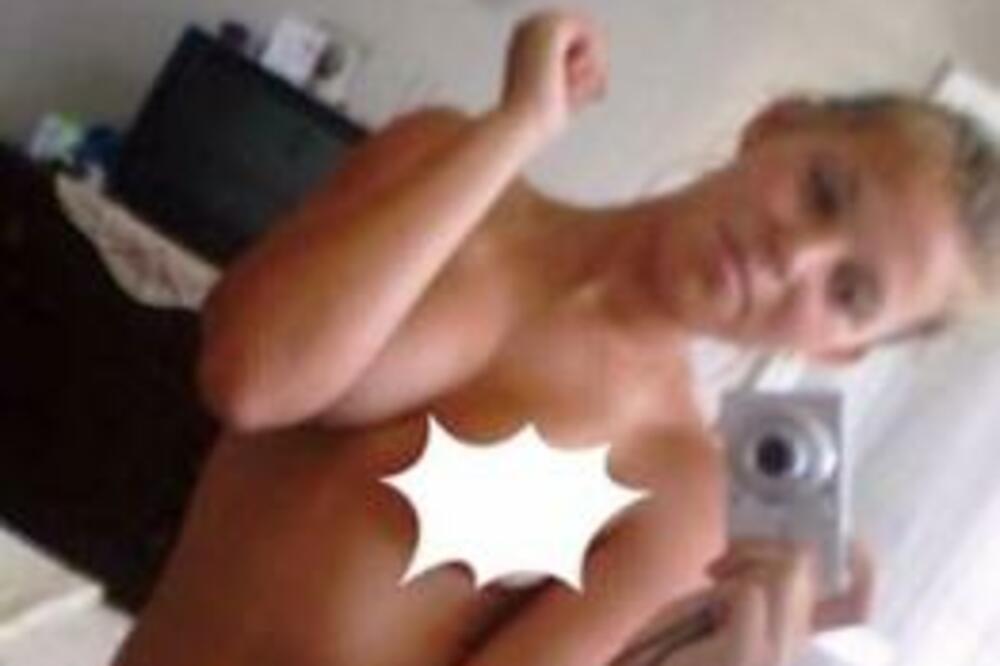 ODJEKNULA SLIKA SKROZ GOLE FUDBALSKE SUDINICE, POKAZALA OBE INTIME: EKSPLICITAN sadržaj Bugarkinje morate videti