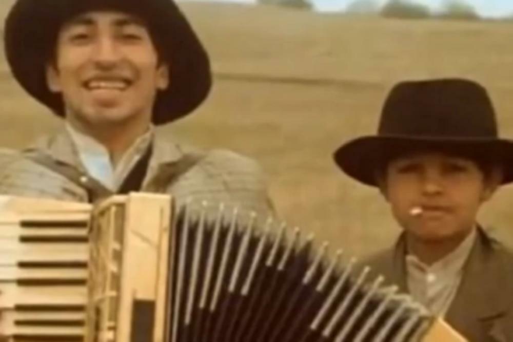 DEČAKA IZ FILMA KO TO TAMO PEVA CELA ZEMLJA DOBRO PAMTI: Evo gde je sada i čime se bavi posle 40 GODINA