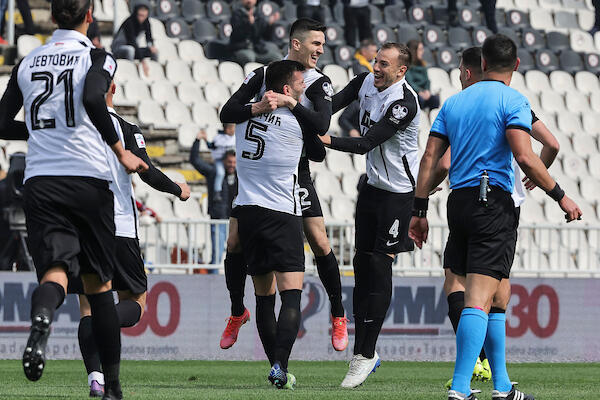 ISPISANA ISTORIJA U HUMSKOJ: PARTIZAN ima SIGURNU prednost, a STRELAC golova je bio JEDAN igrač! (VIDEO)