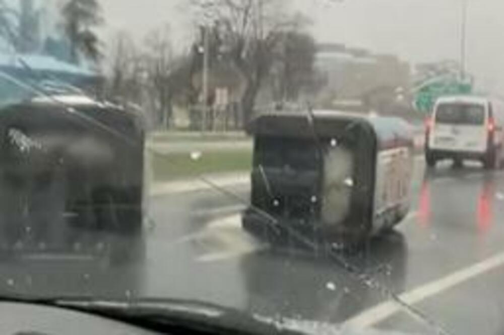 SNAŽNA OLUJA POGODILA BEOGRAD! Mobilni toaleti LETELI po putu, izazvali OPŠTI KOLAPS u saobraćaju! (VIDEO)