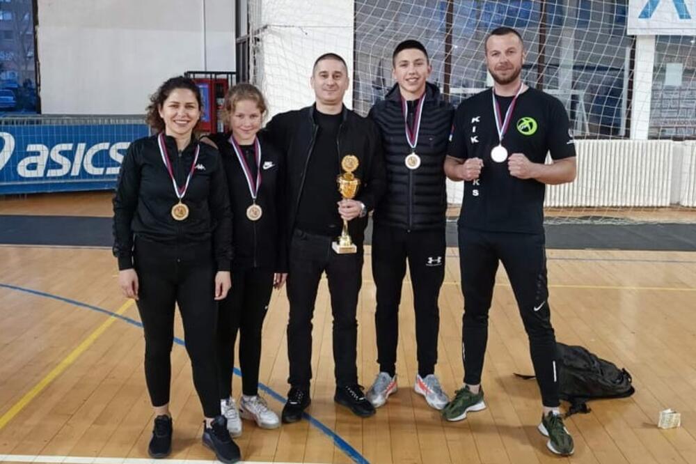 NEZAPAMĆENO NA PRVENSTVU BEOGRADA U SAVATEU! Proglašen je NAJBOLJI KLUB, a u njemu CELA porodica pokupila medalje!