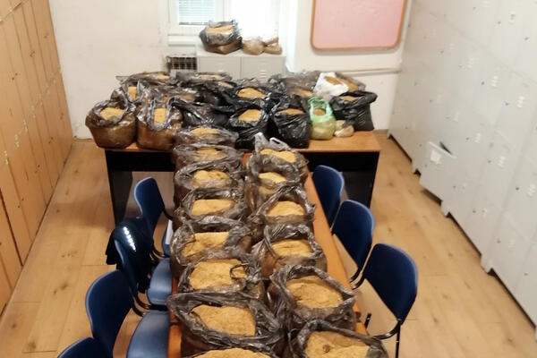POLICIJA PRONAŠLA 160 KILOGRAMA DUVANA U STANU: Uhapšena dvojica Beograđana zbog nedozvoljenog prometa (FOTO)