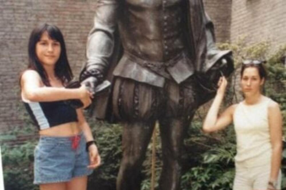 CELA SRBIJA OVIH DANA KOMENTARIŠE NAŠU GLUMICU I NJEN IZGLED! Isplivala STARA FOTKA ZLATA VREDNA: Znate ko je?