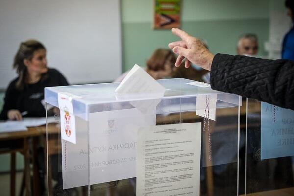 ROK ZA PREDAJU IZBORNIH LISTA JE ISTEKAO U PONOĆ! Pogledajte spisak proglašenih listi