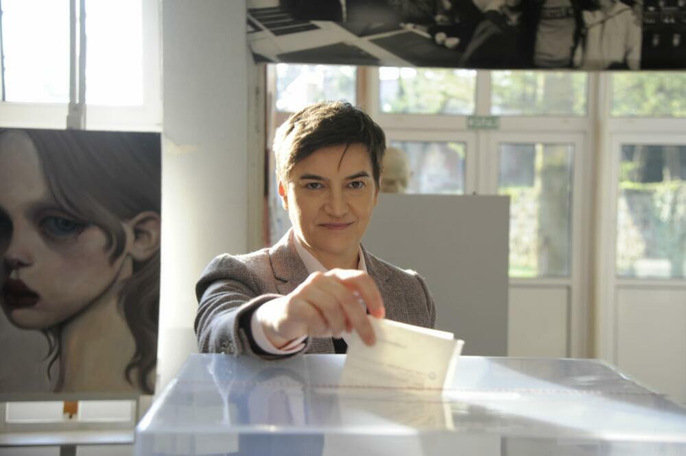 GLASALA PREMIJERKA BRNABIĆ: Došla sa ministarkom Vujović (FOTO)
