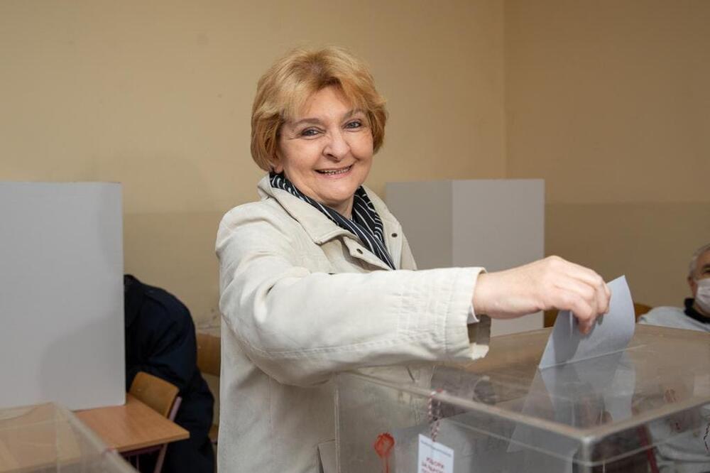 GLASALA DANICA GRUJIČIĆ! 1 detalj na njoj privukao PAŽNJU, nismo je viđali OVAKVU (FOTO)