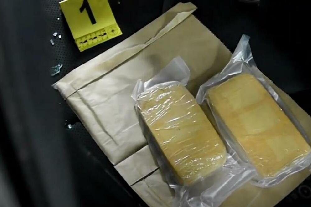 HAPŠENJE U BEOGRADU: Policija u vozilu pronašla 1.5 kilograma heroina (VIDEO)