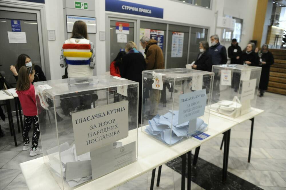 RIK: Izlaznost do 12 časova 20,52 odsto