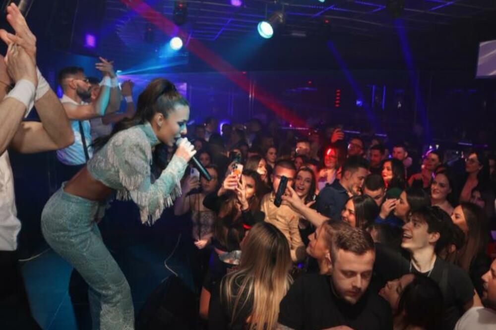 MAJKA I ĆERKA ZAPALILE PUBLIKU: Pojavile se kao DIVE, pa POKORILE EVROPU! (FOTO)