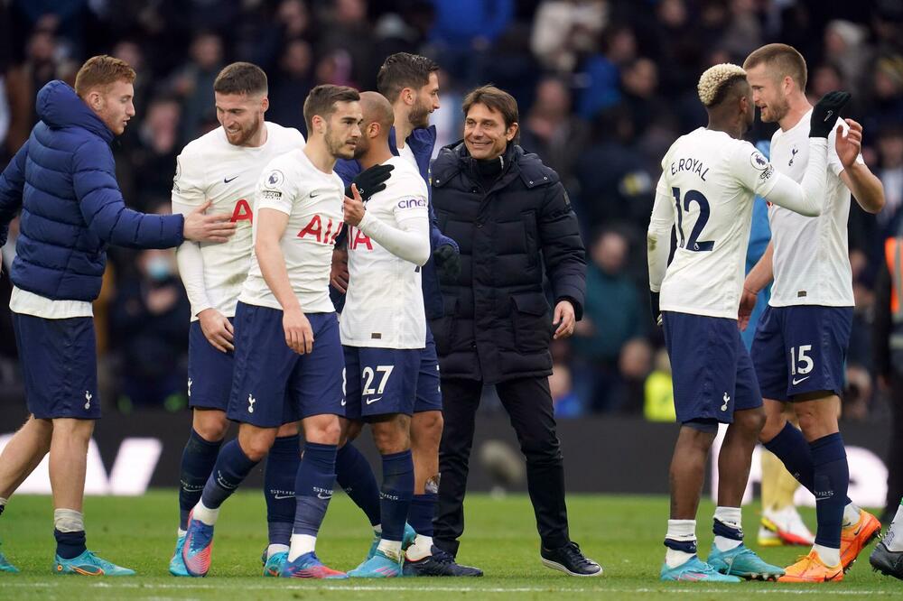 LEGENDARNI FUDBALER TOTENHEMA ZAVRŠIO KARIJERU! Igrao je za Englesku na Mundijalu 2010. (FOTO)