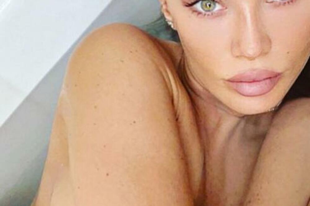 IZAŠLE KOMPROMITUJUĆE SLIKE IZ KADE RONALDOVE BIVŠE: Kada vidite šta radi, pašćete u NESVEST (FOTO)