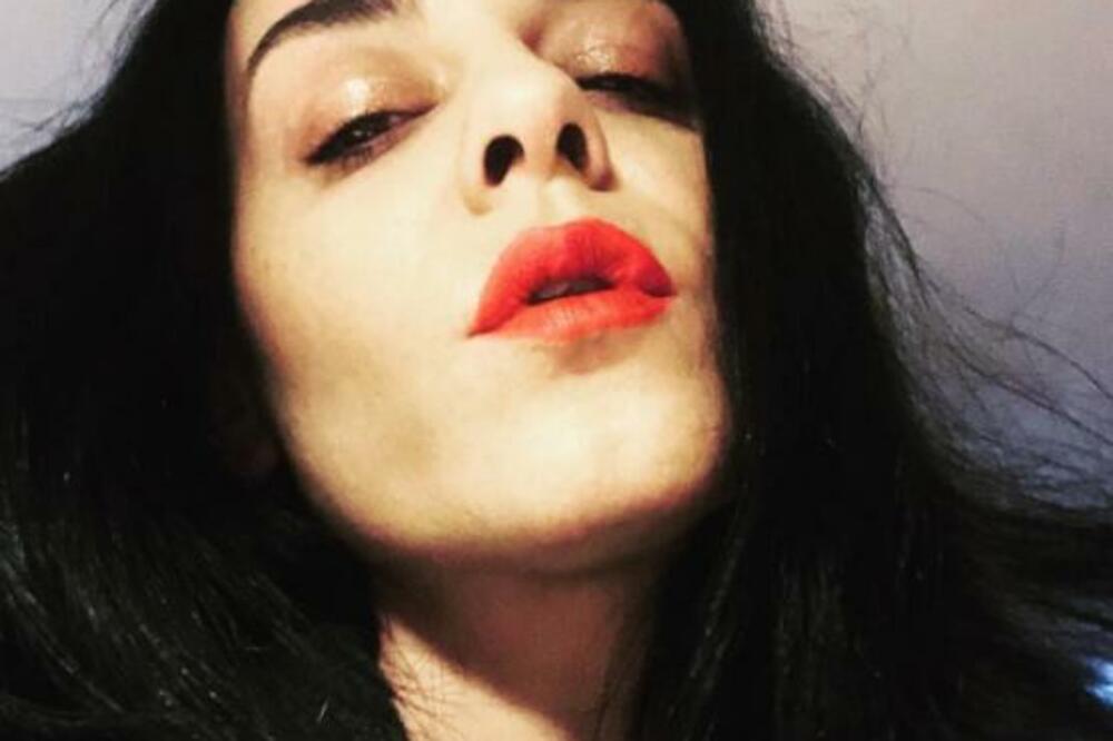 Čuvenog folkera ćerka mrzi iz dna duše! Tvrde da je danas propao kao žeton, a ona ga urnisala