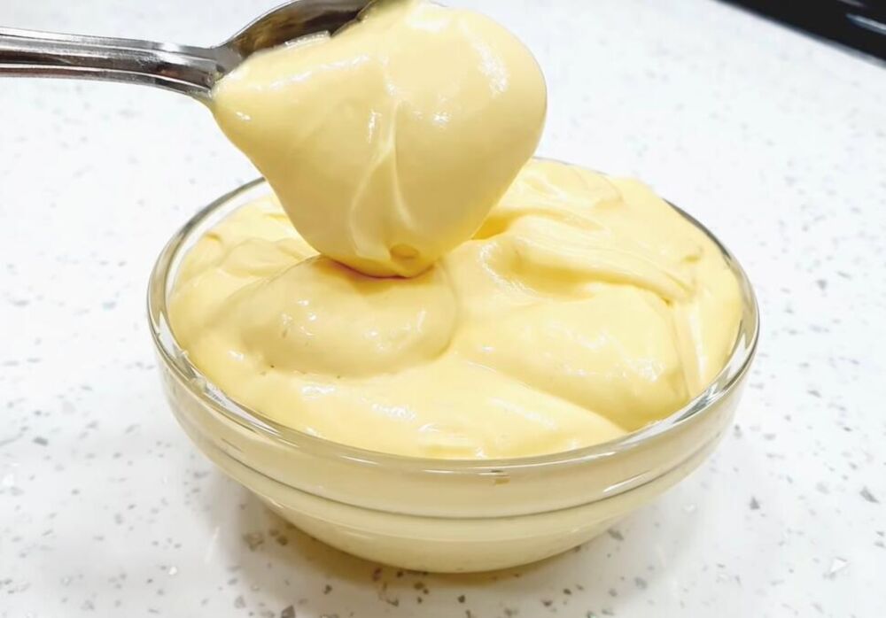  Jedna supena kašika majoneza sadrži oko 1,6 g zasićenih masti. 