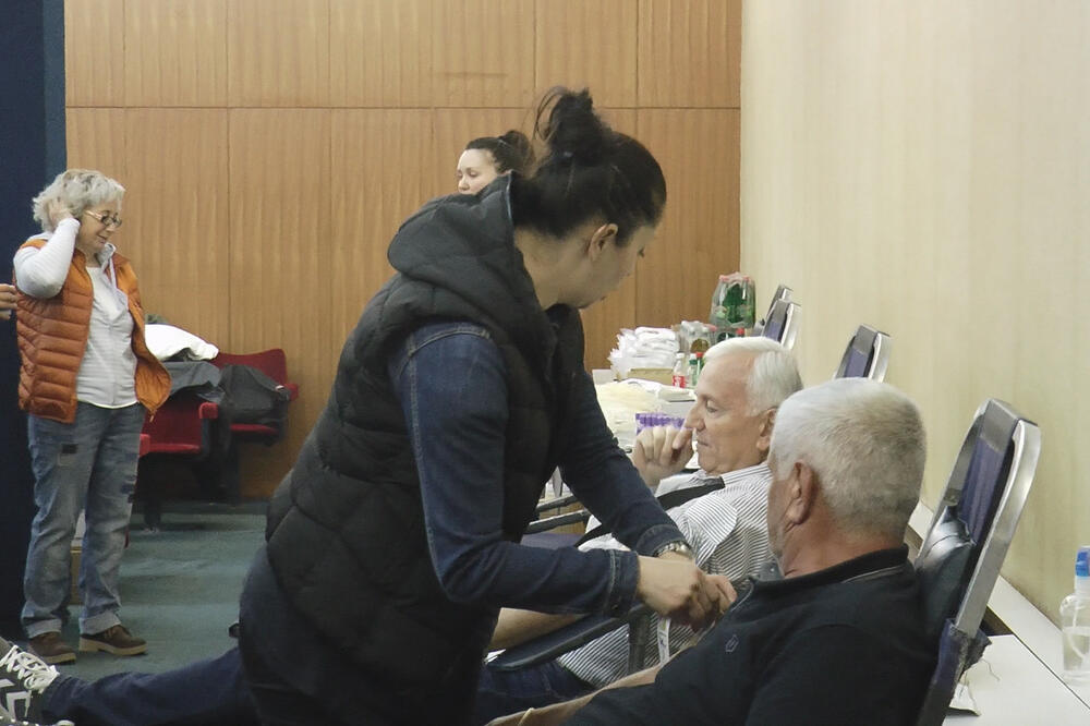 "KAFA MOŽE DA SAČEKA, ŽIVOT NEMA REPRIZU": Mladi Novovarošani oduševili sve, KAPA DOLE!