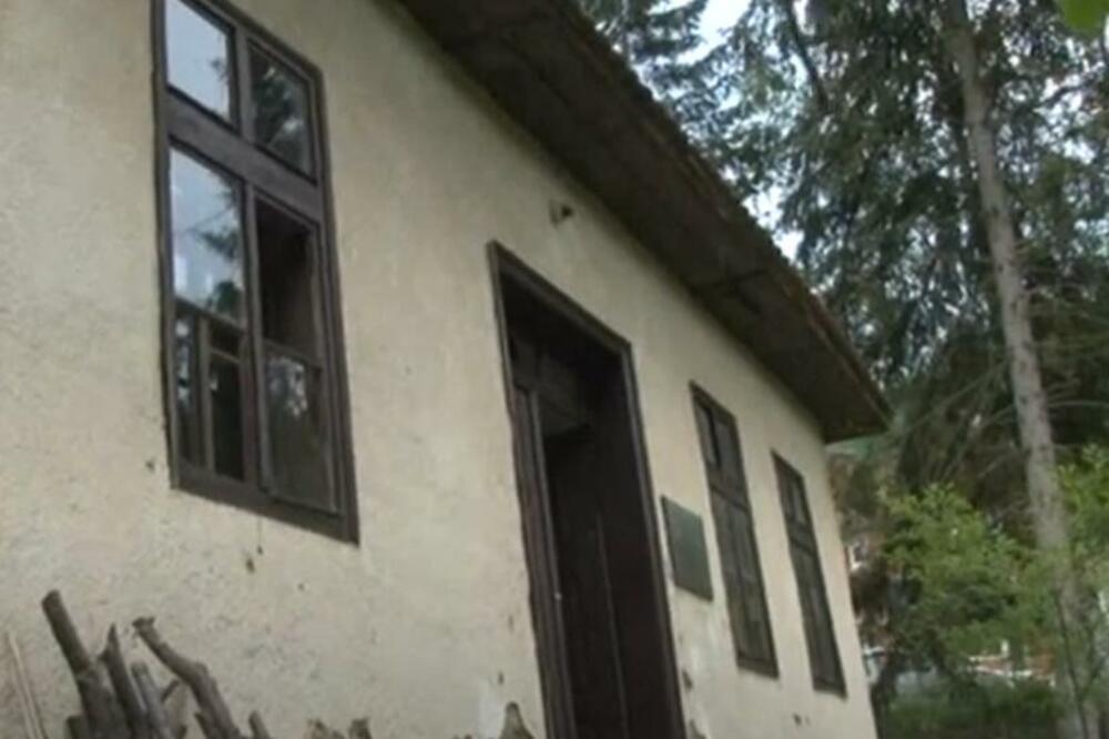 NAJLUĐI OBIČAJI IKADA, "PROVUCITE BEBU KROZ KOLUT SIRA": Ovo do sada niste čuli!