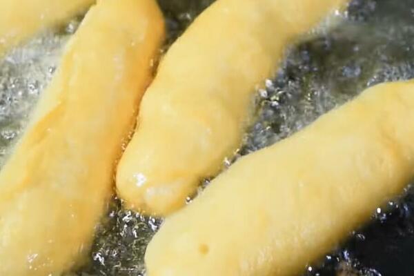 UKUSNE PIROŠKE PUNJENE BOGATIM NADEVOM: Spoj OMILJENIH UKUSA u mekanom testu