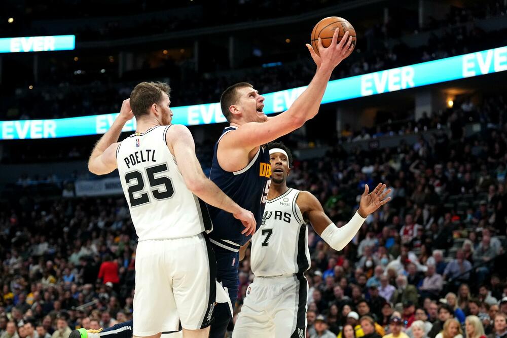 Nikola Jokić protiv San Antonio Sparsa