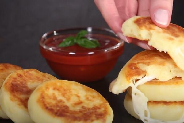 NOVI RECEPT ZALUDEO DOMAĆICE: Palačinke od sira i KROMPIRA postale pravi HIT u kuhinjama (RECEPT) (FOTO) (VIDEO)