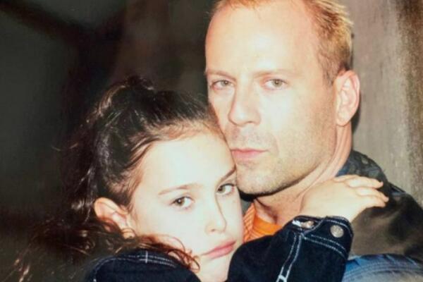 SVI SU POTREŠENI ZBOG SLAVNOG GLUMCA, A SADA VIDIMO I PRIVATNE FOTOGRAFIJE KOJE TERAJU SUZE NA OČI!