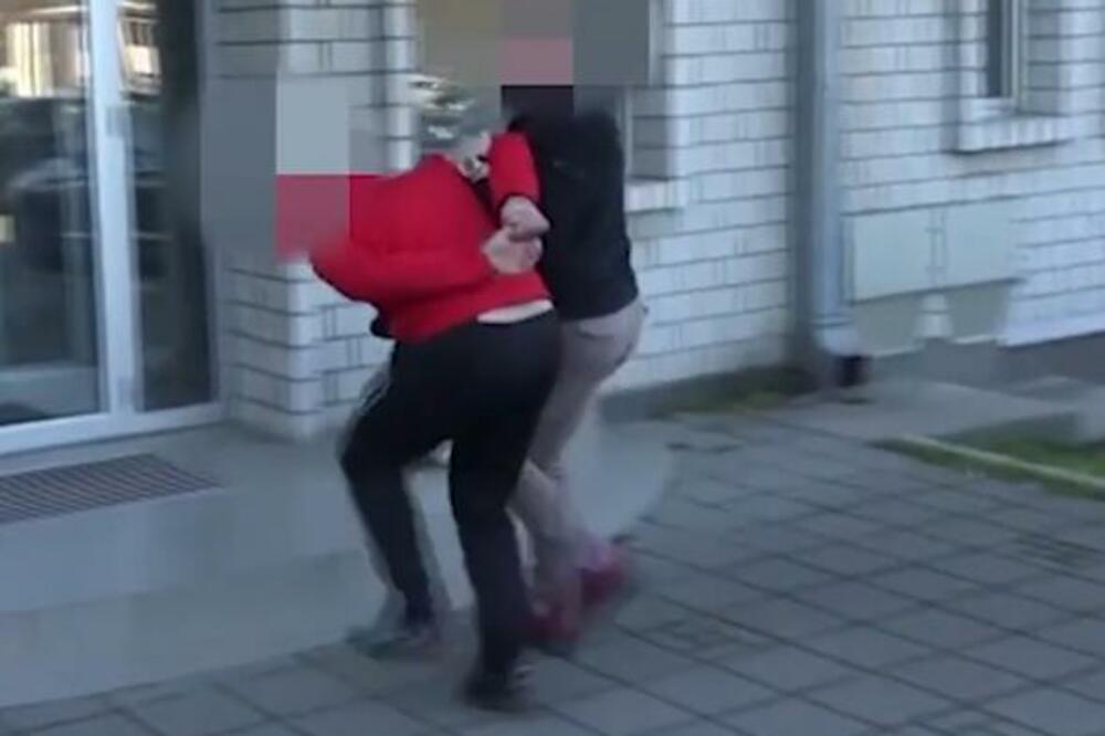 POD MASKOM UZ PRETNJU NOŽA NAPAO PRODAVAČICU U PIROTU: Policija ga savladala!