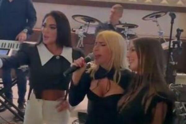 PEVANJE 0 ALI ATMOSFERA 10: Jovana Jeremić ZAPALILA NASTUPOM MASU na proslavi!
