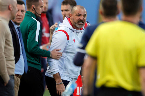 POBESNEO! Stanković uleteo na teren! OBRAČUN I VIKA! (FOTO)