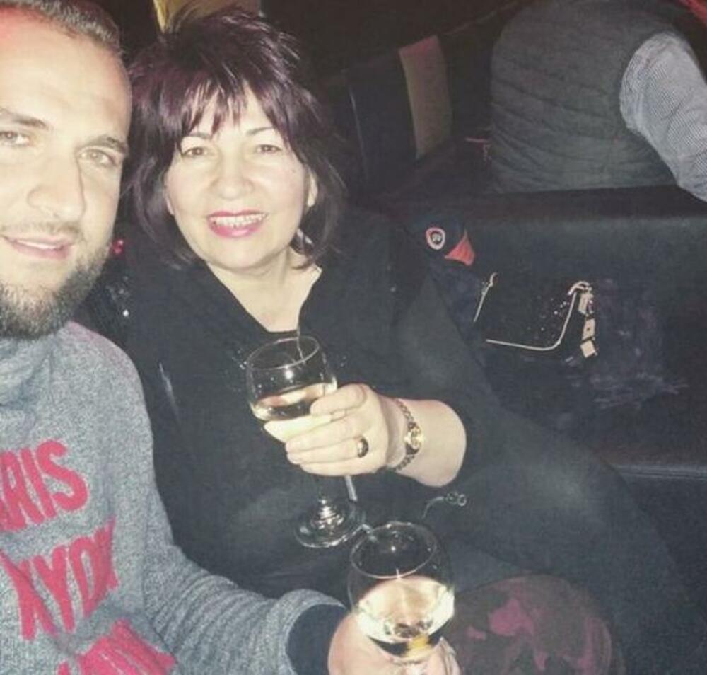 Dario Rokvić sa majkom