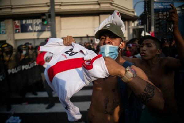 BESNE PROTESTI U PERUU ZBOG POSKUPLJENJA GORIVA: Incidenti se ređaju, ima i STRADALIH