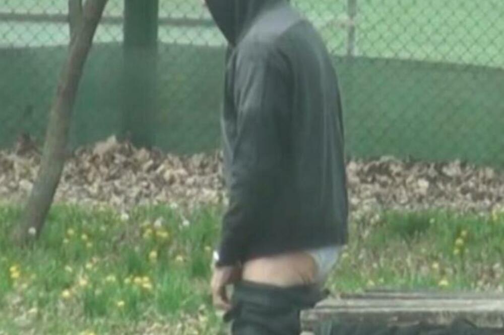 ŠOK FOTO! ZDRAVKO ČOLIĆ SE SKINUO U GAĆE USRED PARKA!