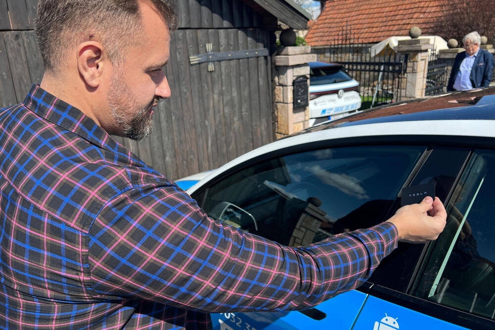 ZA VLADIMIRA NEMA STRAHA OD NESTAŠICE GORIVA: Razvio najisplativiji biznis za koji je dovoljna struja! (FOTO)