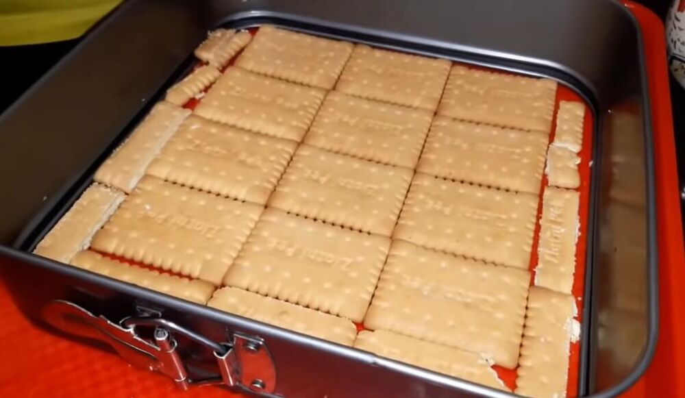 Recept za starinsku posnu teortu sa keksom i jabukama