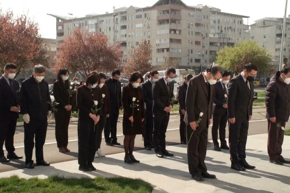 23 GODINE OD SMRTI KINESKIH DRŽAVLJANA Kineska ambasada u Srbiji odala poštu poginulima u NATO bombardovanju(VIDEO)