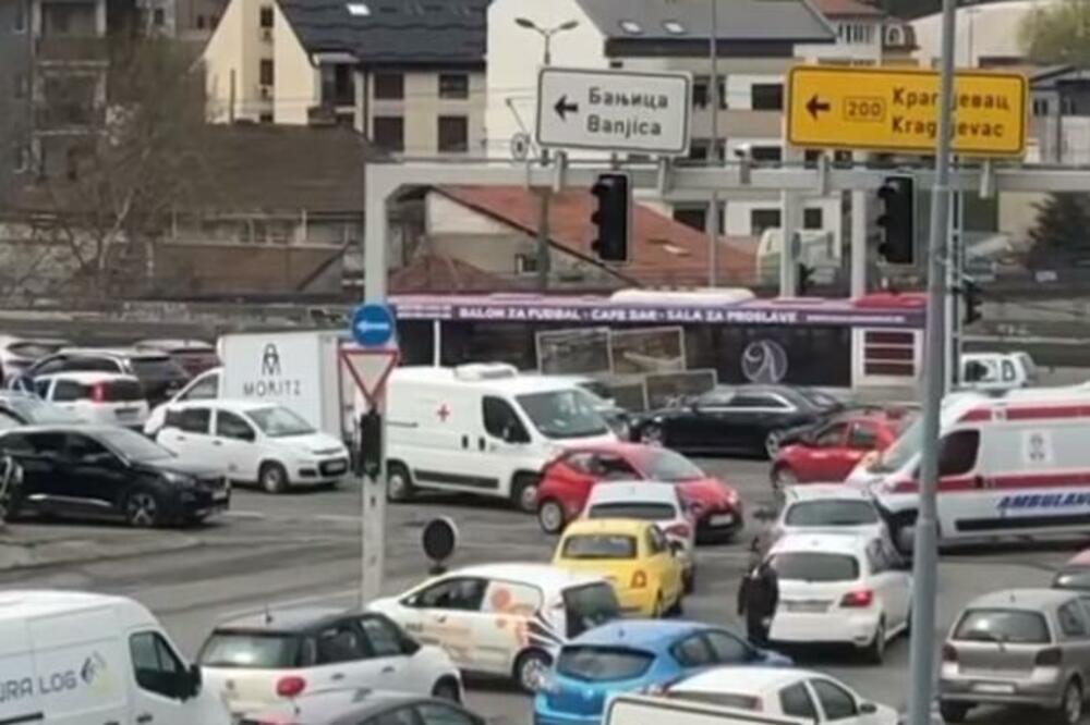 OGROMNE GUŽVE I ZASTOJI: Evo gde sve vozila "mile", a špic nije ni počeo